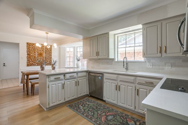 2910 Glasgow Drive, Arlington, TX 76015