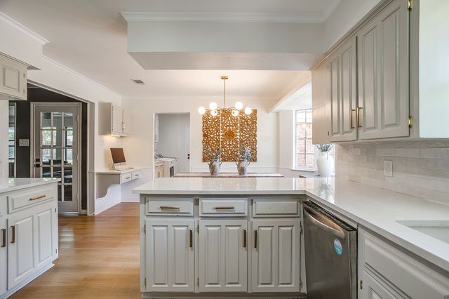 2910 Glasgow Drive, Arlington, TX 76015