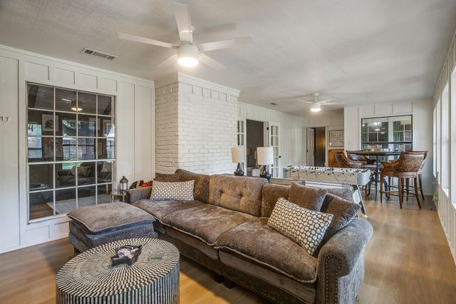 2910 Glasgow Drive, Arlington, TX 76015