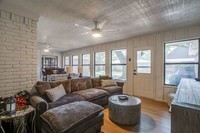 2910 Glasgow Drive, Arlington, TX 76015