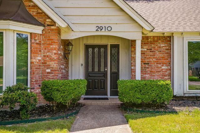 2910 Glasgow Drive, Arlington, TX 76015