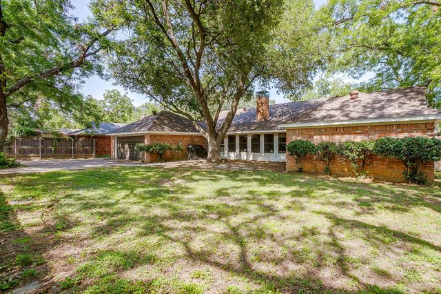 2910 Glasgow Drive, Arlington, TX 76015