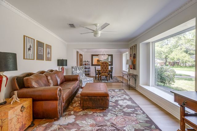 2910 Glasgow Drive, Arlington, TX 76015