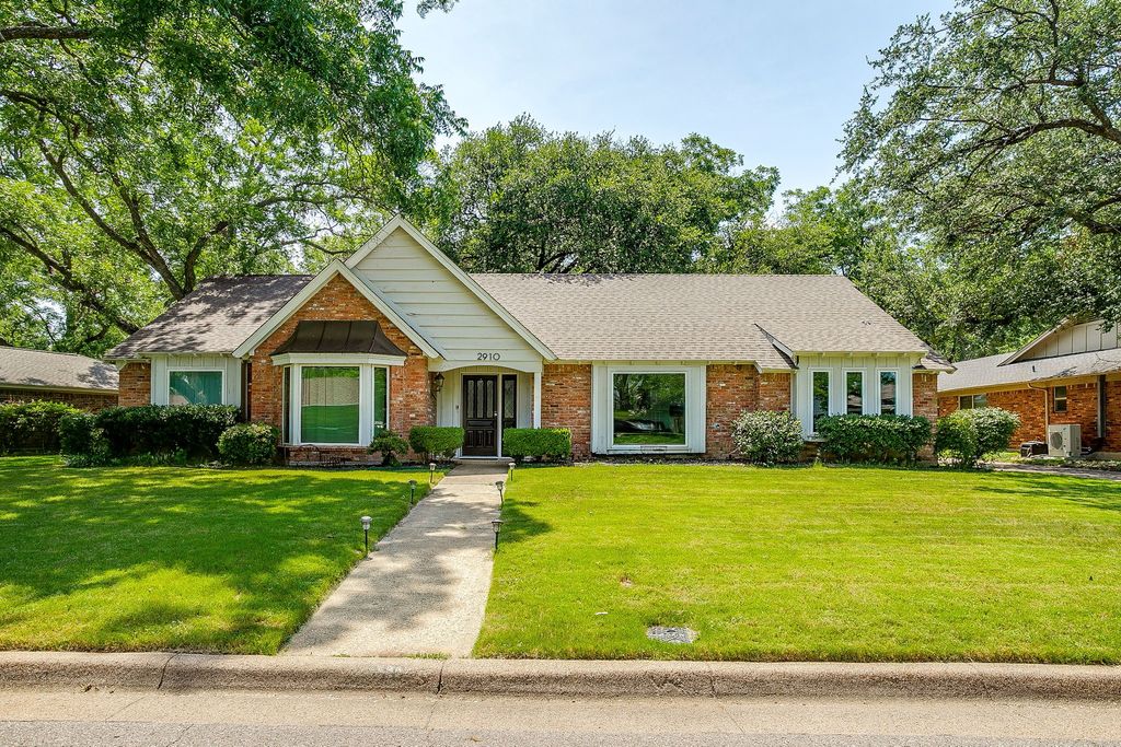 2910 Glasgow Drive, Arlington, TX 76015