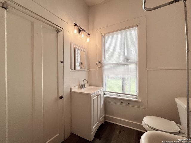 319 Army Blvd Apt 4, San Antonio, TX 78215