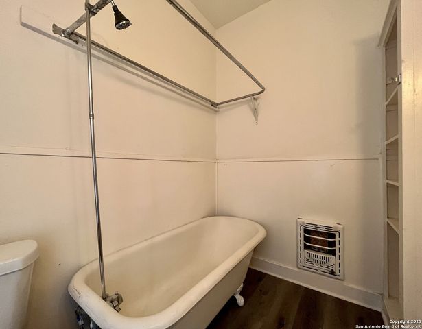 319 Army Blvd Apt 4, San Antonio, TX 78215