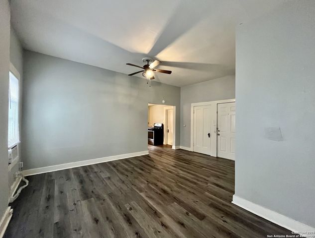 319 Army Blvd Apt 4, San Antonio, TX 78215