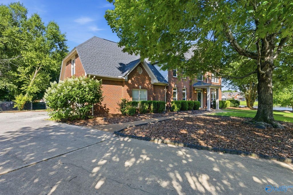 2619 Elderdale Drive SE, Owens Cross Roads, AL 35763