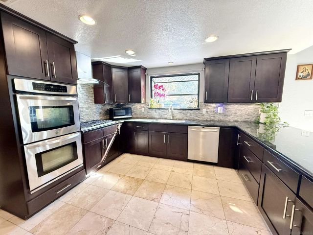 1423 Vista Grande Rd, El Cajon, CA 92019