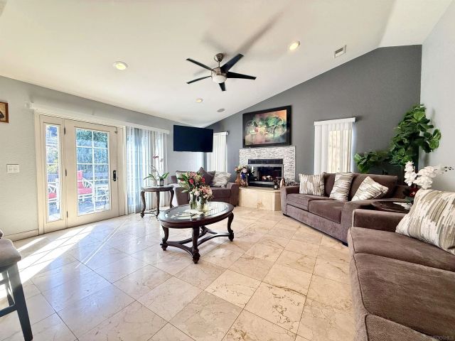 1423 Vista Grande Rd, El Cajon, CA 92019