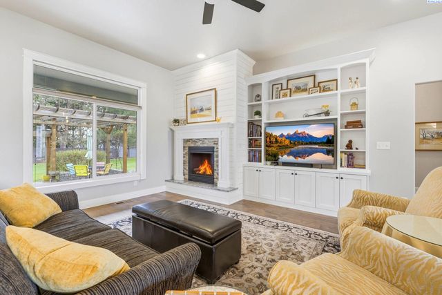 3306 Turquoise Ct, Pasco, WA 99301