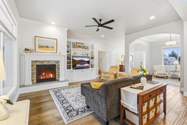 3306 Turquoise Ct, Pasco, WA 99301