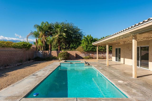 74137 Academy Lane E, Palm Desert, CA 92211