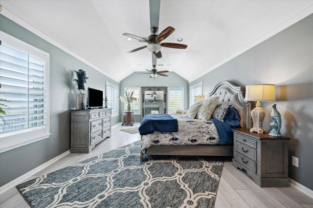 515 Wesley Ridge DR, Spicewood, TX 78669