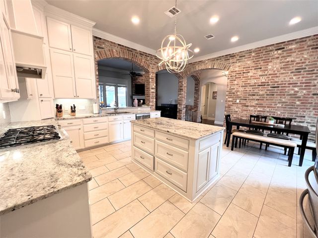 725 Dumaine Drive, Bossier City, LA 71111