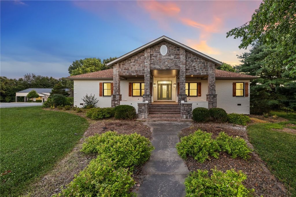 15901 Mt Olive Road, Gravette, AR 72736