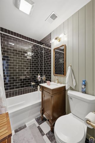 2321 SW Morningside RD, Topeka, KS 66614