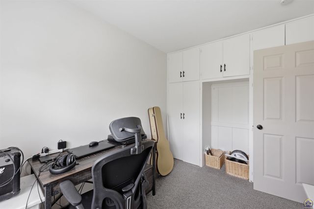 2321 SW Morningside RD, Topeka, KS 66614