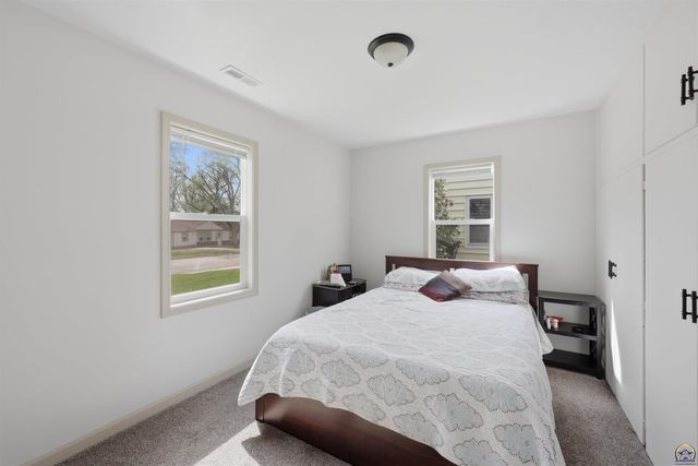2321 SW Morningside RD, Topeka, KS 66614