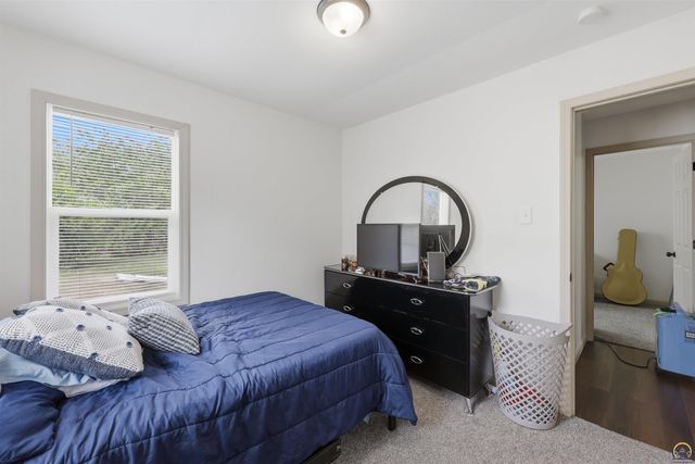 2321 SW Morningside RD, Topeka, KS 66614