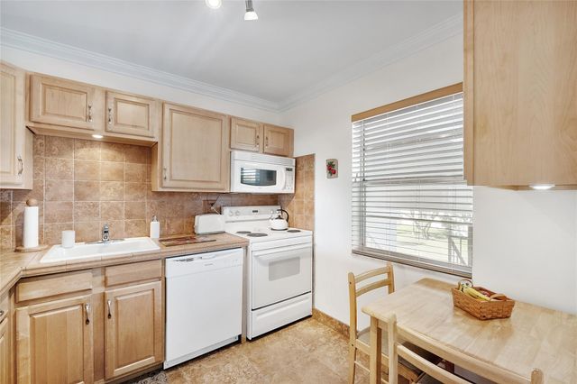 7787 Golf Circle Drive 312, Margate, FL 33063