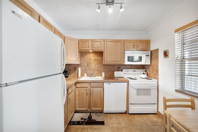 7787 Golf Circle Drive 312, Margate, FL 33063