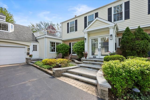 910 Chippewa Lane, Wilmette, IL 60091