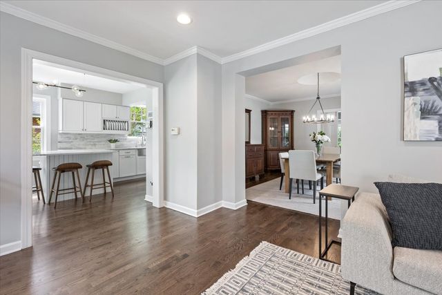 910 Chippewa Lane, Wilmette, IL 60091