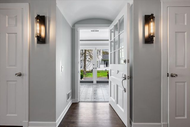 910 Chippewa Lane, Wilmette, IL 60091