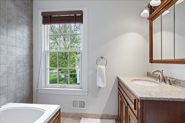 910 Chippewa Lane, Wilmette, IL 60091
