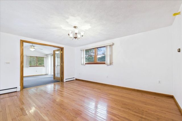 25 Oakview Cir, Medway, MA 02053