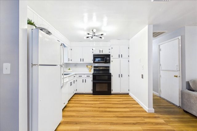25 Oakview Cir, Medway, MA 02053