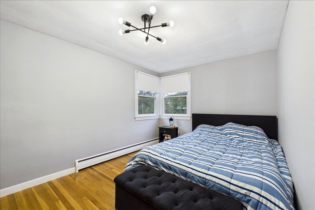 25 Oakview Cir, Medway, MA 02053