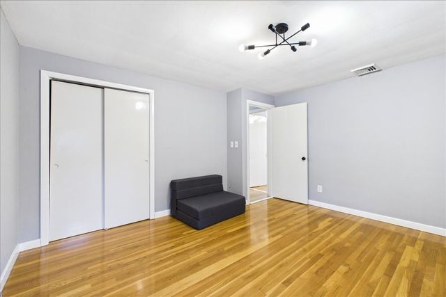 25 Oakview Cir, Medway, MA 02053
