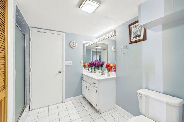 25 Oakview Cir, Medway, MA 02053