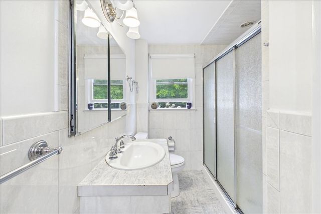 25 Oakview Cir, Medway, MA 02053