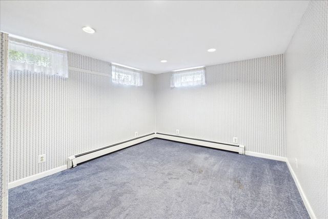 25 Oakview Cir, Medway, MA 02053