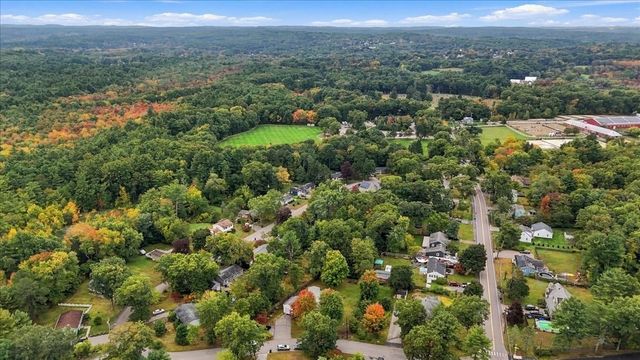 25 Oakview Cir, Medway, MA 02053