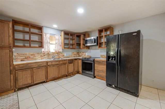 800 Butler Road, Cleveland, TX 77328