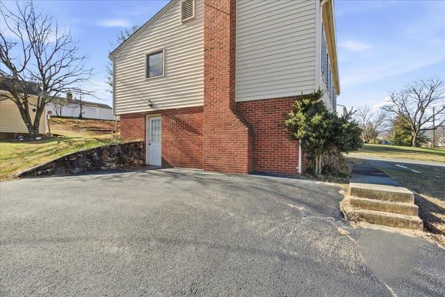 716 Page ST, Salem, VA 24153