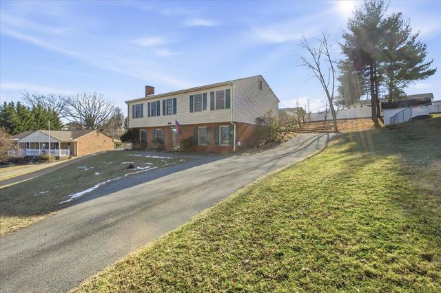 716 Page ST, Salem, VA 24153