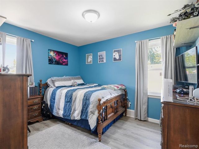 27921 Larchmont Street, Saint Clair Shores, MI 48081