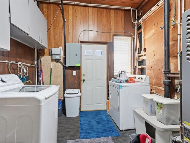27921 Larchmont Street, Saint Clair Shores, MI 48081