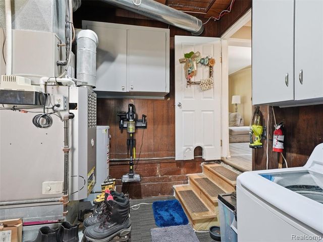 27921 Larchmont Street, Saint Clair Shores, MI 48081
