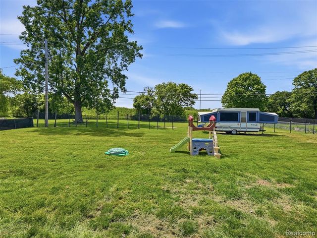 27921 Larchmont Street, Saint Clair Shores, MI 48081