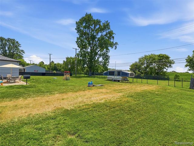 27921 Larchmont Street, Saint Clair Shores, MI 48081