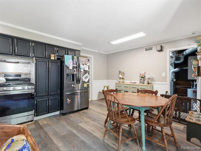 27921 Larchmont Street, Saint Clair Shores, MI 48081