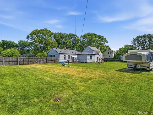 27921 Larchmont Street, Saint Clair Shores, MI 48081