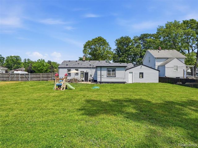 27921 Larchmont Street, Saint Clair Shores, MI 48081