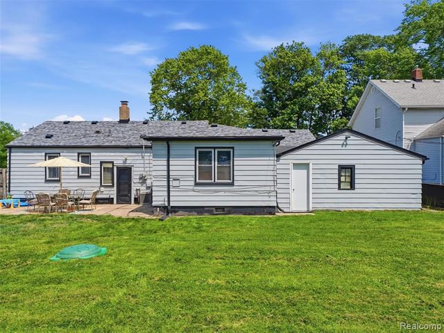 27921 Larchmont Street, Saint Clair Shores, MI 48081